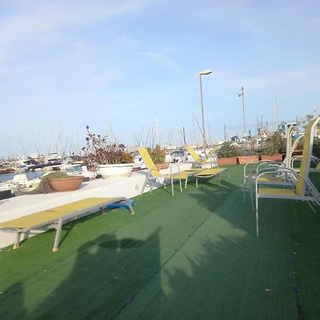 Hotel La Tua Stanza A Vela Sul Mare Bari Exterior foto